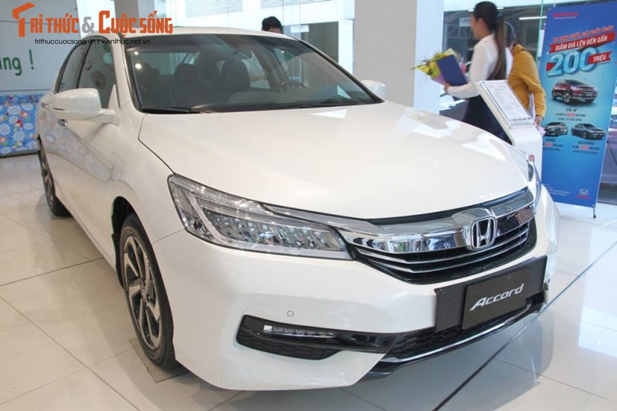 Duoi 1 ty dong, mua Honda Accord hay Mazda6 tai VN?-Hinh-13